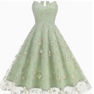 NWOT Ladies Sz S Floral Embroidered Green Dress